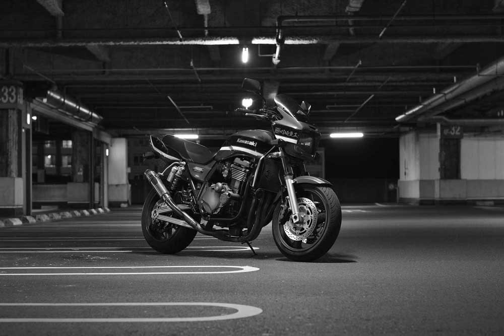 KAWASAKI / ZRX1200Rの写真①